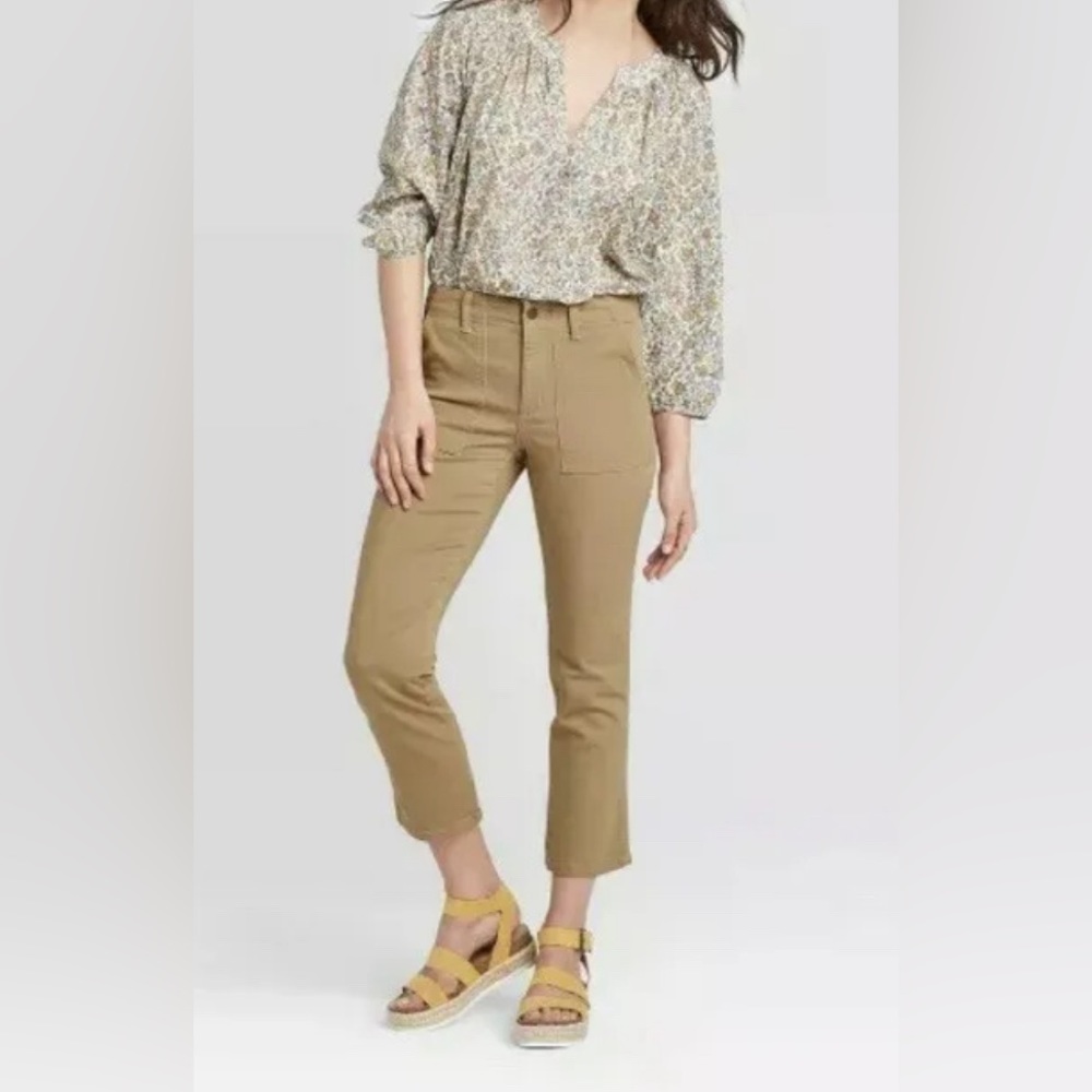 Universal Thread Women’s Khaki Hight Rise Straight Crop Pants